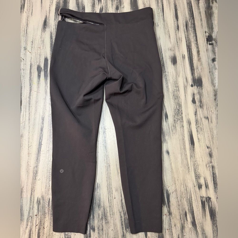 Lululemon Cut-Out Waist High-Rise Train Tight 25" in Black - Picture 3 of 13